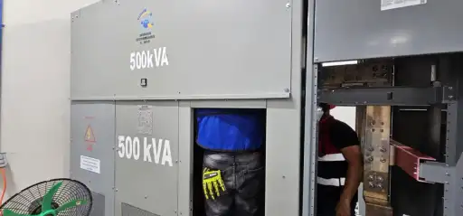 Mantenimiento en gabinete de potencia 500 kVA